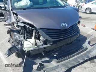 2011 Toyota Sienna with VIN 5TDZK3DC0BS078642, listed as a IAAI auction lot 41802147 with 263,309 mi miles. Bid and sale history available at carsss.com. Image 6.