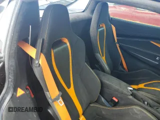 2021 McLaren 720S z VIN SBM14FCA3MW005994, wystawiony jako Copart lot #74940764 z przebiegiem Nie podano mil oraz Nie do naprawy. Historia ofert i sprzedaży dostępna na DreamBid. Obrazek 10.