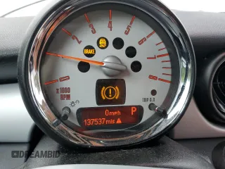 2012 MINI Hardtop z VIN WMWSU3C55CT543365, wystawiony jako Copart lot #56859905 z przebiegiem 137 537 mil mil oraz Szkoda całkowita • Salvage title. Historia ofert i sprzedaży dostępna na DreamBid. Obrazek 9.