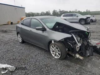 2013 Dodge Dart SXT z VIN 1C3CDFBA1DD155556, wystawiony jako Copart lot #56633845 z przebiegiem 50 676 mil mil oraz Szkoda całkowita • Salvage title. Historia ofert i sprzedaży dostępna na DreamBid. Obrazek 4.