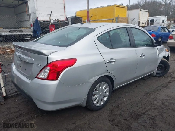 2017 Nissan Versa Sedan SV with VIN 3N1CN7AP3HK472722, listed as a IAAI auction lot 41672450 with 76,835 mi miles. Bid and sale history available at carsss.com. Image 4.