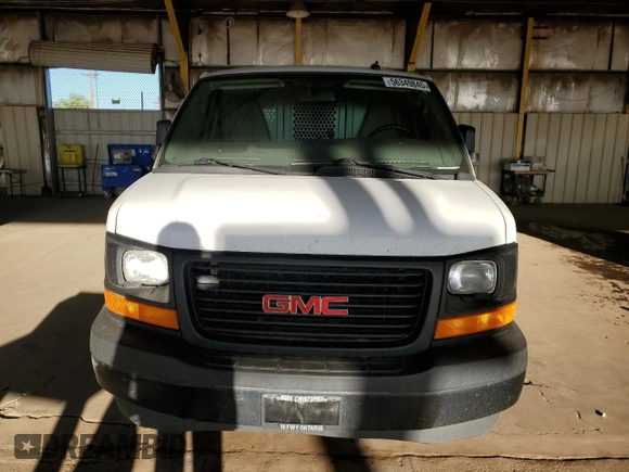 2017 GMC Savana Cargo z VIN 1GTW7AFF3H1297844, wystawiony jako Copart lot #56349845 z przebiegiem 241 498 mil mil oraz Tytuł czysty. Historia ofert i sprzedaży dostępna na DreamBid. Obrazek 5.