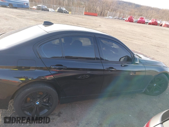 2016 BMW 3 Series 328i xDrive z VIN WBA8E3G50GNU01162, wystawiony jako IAAI lot #41934401 z przebiegiem 106 967 mil mil oraz . Historia ofert i sprzedaży dostępna na DreamBid. Obrazek 13.