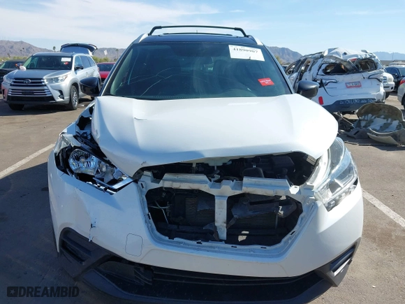 2018 Nissan Kicks SR with VIN 3N1CP5CUXJL504437, listed as a IAAI auction lot 41890907 with 137,572 mi miles. Bid and sale history available at carsss.com. Image 6.