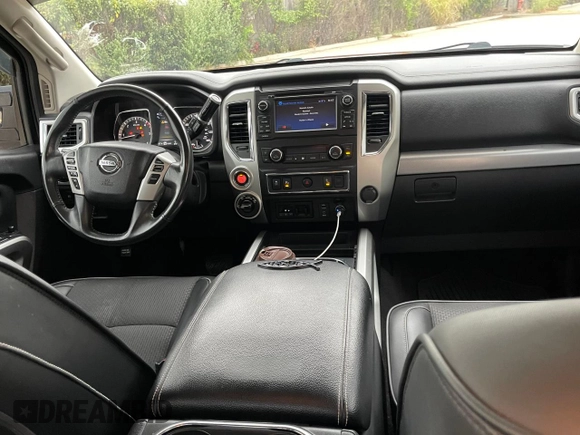 2016 Nissan Titan Pro-4X z VIN 1N6BA1F40GN516889, wystawiony jako Copart lot #72827234 z przebiegiem 123 706 mil mil oraz Czysty tytuł • Clean title. Historia ofert i sprzedaży dostępna na DreamBid. Obrazek 9.