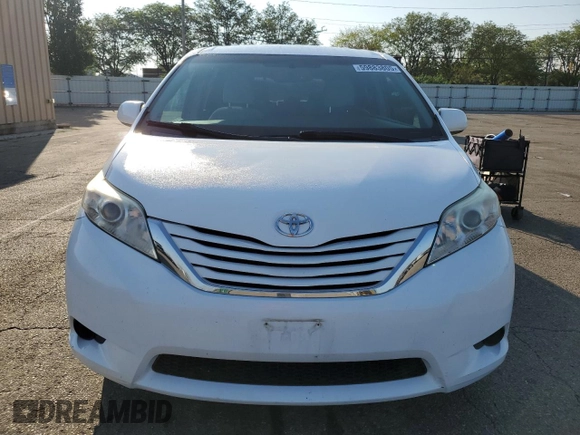 2015 Toyota Sienna LE AAS z VIN 5TDKK3DC6FS560071, wystawiony jako Copart lot #59883805 z przebiegiem 125 292 mil mil oraz Szkoda całkowita • Salvage title. Historia ofert i sprzedaży dostępna na DreamBid. Obrazek 5.