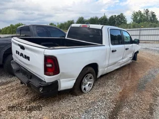 2025 Ram 1500 Tradesman z VIN 1C6RREGG8SN552310, wystawiony jako Copart lot #56547005 z przebiegiem 9 767 mil mil oraz Szkoda całkowita • Salvage title. Historia ofert i sprzedaży dostępna na DreamBid. Obrazek 3.