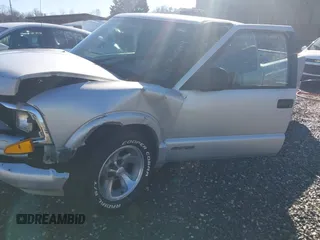1994 Chevrolet S-10 LS with VIN 1GCCS19ZXR8233932, listed as a IAAI auction lot 41072044 with 171,666 mi miles. Bid and sale history available at carsss.com. Image 17.