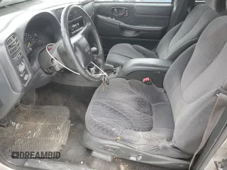 2000 GMC Jimmy SL with VIN 1GKCS13W7Y2187710, listed as a Copart auction lot 45894215 with 179,237 mi miles and Salvage Title. Bid and sale history available at carsss.com. Image 7.