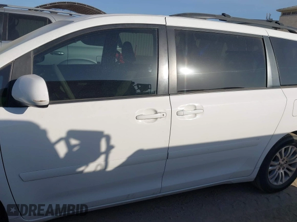 2011 Toyota Sienna XLE AAS with VIN 5TDYK3DC3BS146461, listed as a IAAI auction lot 41829779 with 183,027 mi miles. Bid and sale history available at carsss.com. Image 14.