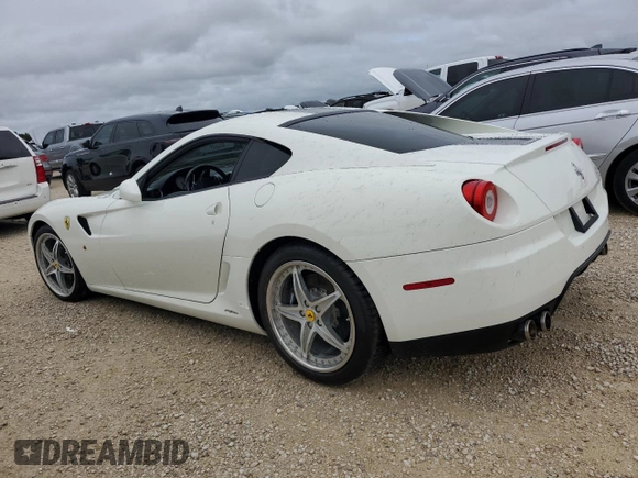 2010 Ferrari 599 z VIN ZFF60FCA0A0173683, wystawiony jako Copart lot #74913514 z przebiegiem Nie podano mil oraz Szkody całkowita. Historia ofert i sprzedaży dostępna na DreamBid. Obrazek 2.