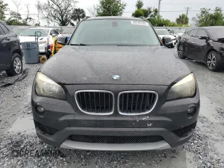 2014 BMW X1 sDrive28i z VIN WBAVM1C58EVW54632, wystawiony jako Copart lot #59796185 z przebiegiem 183 305 mil mil oraz Tytuł czysty. Historia ofert i sprzedaży dostępna na DreamBid. Obrazek 5.