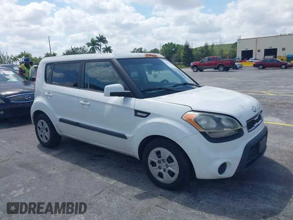 2013 Kia Soul with VIN KNDJT2A50D7568070, listed as a IAAI auction lot 42112257 with 175,207 mi miles. Bid and sale history available at carsss.com. Image 1.