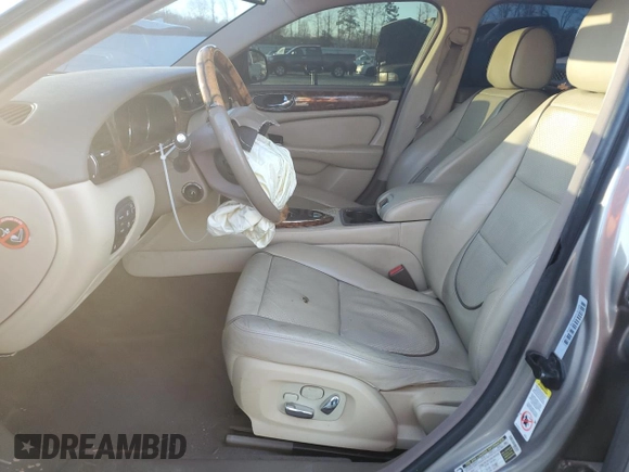 2008 Jaguar XJ Vanden Plas with VIN SAJWA82B18SH28807, listed as a Copart auction lot 42571155 with 97,548 mi miles and Salvage Title. Bid and sale history available at carsss.com. Image 7.