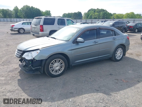 2007 Chrysler Sebring Touring z VIN 1C3LC56KX7N542931, wystawiony jako IAAI lot #42167913 z przebiegiem 240 638 mil mil oraz . Historia ofert i sprzedaży dostępna na DreamBid. Obrazek 2.