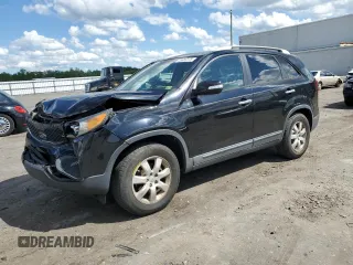 2013 Kia Sorento LX with VIN 5XYKT4A28DG421648, listed as a Copart auction lot 55887275 with 173,113 mi miles and Salvage title. Bid and sale history available at DreamBid. Image 1.