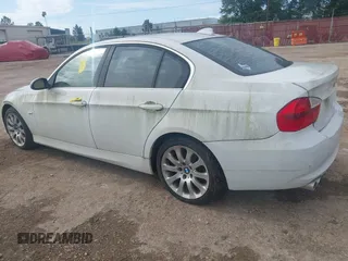 2006 BMW 3 Series 330i с VIN WBAVB33526PS18608, выставлен на аукционе IAAI как лот 42521613 с пробегом Не указан миль и . История ставок и продаж доступна на DreamBid. Изображение 3.