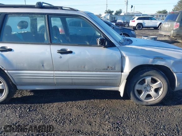 2001 Subaru Forester S w/Premium Pkg with VIN JF1SF65651G704023, listed as a IAAI auction lot 41347144 with 172,078 mi miles. Bid and sale history available at carsss.com. Image 6.