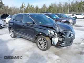 2017 Lincoln MKC Reserve with VIN 5LMCJ3D96HUL46572, listed as a IAAI auction lot 41642928 with 92,367 mi miles. Bid and sale history available at carsss.com. Image 1.