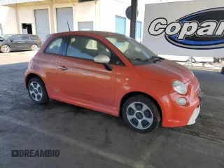 2014 FIAT 500e z VIN 3C3CFFGE3ET225298, wystawiony jako Copart lot #58090645 z przebiegiem 77 820 mil mil oraz Tytuł czysty. Historia ofert i sprzedaży dostępna na DreamBid. Obrazek 4.