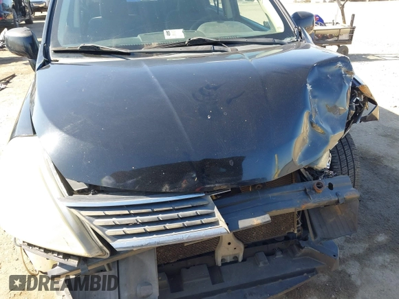 2008 Nissan Versa S z VIN 3N1BC13E28L454216, wystawiony jako IAAI lot #41992366 z przebiegiem 195 288 mil mil oraz . Historia ofert i sprzedaży dostępna na DreamBid. Obrazek 6.
