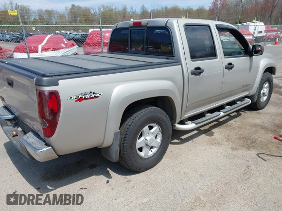 2004 GMC Canyon 1SB SLE Z85 with VIN 1GTDT136848196663, listed as a IAAI auction lot 42043079 with 220,904 mi miles. Bid and sale history available at carsss.com. Image 4.