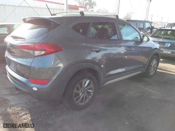 2017 Hyundai Tucson SE Plus with VIN KM8J33A40HU329666, listed as a IAAI auction lot 42084886 with 144,785 mi miles. Bid and sale history available at carsss.com. Image 4.