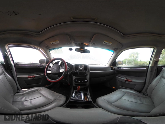 2005 Chrysler 300 Touring z VIN 2C3JA53G15H155185, wystawiony jako IAAI lot #42243504 z przebiegiem 176 557 mil mil oraz . Historia ofert i sprzedaży dostępna na DreamBid. Obrazek 18.
