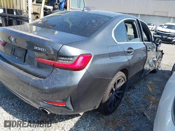 2019 BMW 3 Series 330i z VIN WBA5R1C5XKFH20799, wystawiony jako IAAI lot #42207910 z przebiegiem 59 202 mil mil oraz . Historia ofert i sprzedaży dostępna na DreamBid. Obrazek 4.