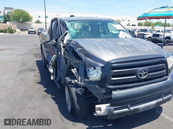 2013 Toyota Tundra z VIN 5TFRM5F15DX053654, wystawiony jako IAAI lot #42324593 z przebiegiem 128 206 mil mil oraz . Historia ofert i sprzedaży dostępna na DreamBid. Obrazek 1.