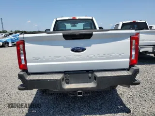 2024 Ford F-250 XL z VIN 1FTBF2BAXREC40360, wystawiony jako Copart lot #53801415 z przebiegiem Nie podano mil oraz Szkoda całkowita • Salvage title. Historia ofert i sprzedaży dostępna na DreamBid. Obrazek 6.