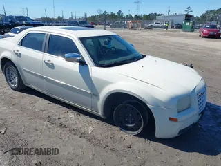 2008 Chrysler 300 Touring with VIN 2C3LA53G58H165408, listed as a IAAI auction lot 41644323 with 127,733 mi miles. Bid and sale history available at carsss.com. Image 1.