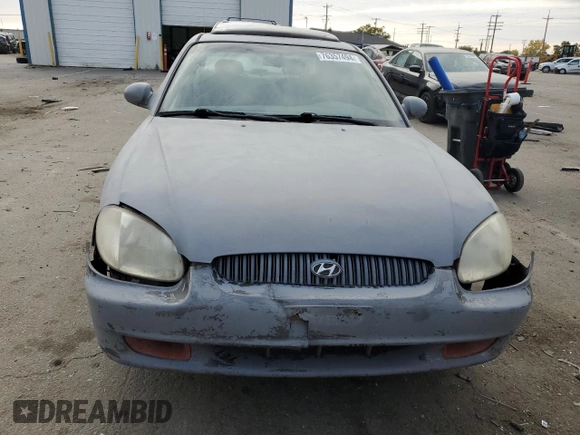 2001 Hyundai Sonata GLS with VIN KMHWF35VX1A372516, listed as a Copart auction lot 76357494 with 170,642 mi miles and Salvage Title. Bid and sale history available at carsss.com. Image 5.