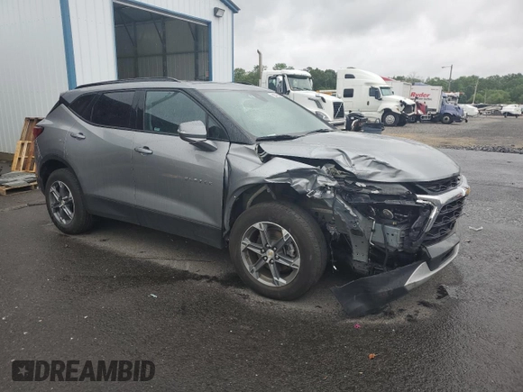 2024 Chevrolet Blazer LT z VIN 3GNKBJR42RS197992, wystawiony jako Copart lot #57789425 z przebiegiem 29 108 mil mil oraz Szkoda całkowita • Salvage title. Historia ofert i sprzedaży dostępna na DreamBid. Obrazek 4.