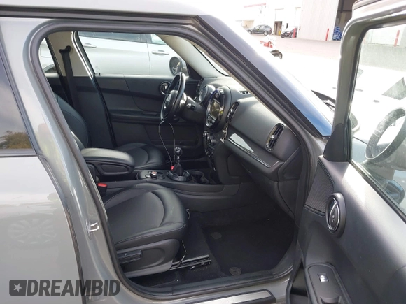 2017 MINI Countryman Cooper z VIN WMZYS7C38H3B63150, wystawiony jako IAAI lot #40754025 z przebiegiem 72 704 mil mil oraz . Historia ofert i sprzedaży dostępna na DreamBid. Obrazek 5.