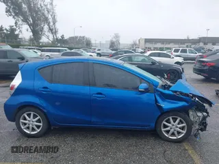 2013 Toyota Prius One z VIN JTDKDTB36D1048110, wystawiony jako IAAI lot #41568386 z przebiegiem 222 791 mil mil oraz . Historia ofert i sprzedaży dostępna na DreamBid. Obrazek 14.
