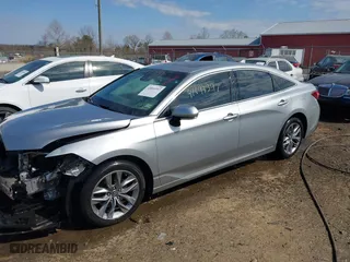 2019 Toyota Avalon XLE with VIN 4T1BZ1FB0KU031057, listed as a IAAI auction lot 41899397 with 108,454 mi miles. Bid and sale history available at carsss.com. Image 18.