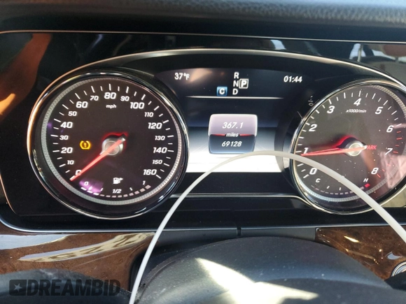 2017 Mercedes-Benz E 300 Luxury with VIN WDDZF4KB9HA013675, listed as a Copart auction lot 89335225 with 69,128 mi miles and Salvage title. Bid and sale history available at DreamBid. Image 9.