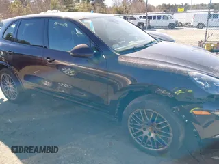 2018 Porsche Cayenne z VIN WP1AA2A2XJKA07829, wystawiony jako IAAI lot #41681207 z przebiegiem Nie podano mil oraz . Historia ofert i sprzedaży dostępna na DreamBid. Obrazek 13.