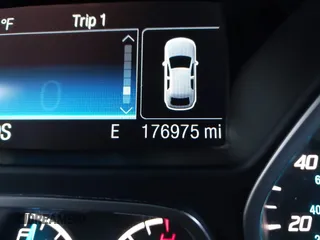 2015 Ford Escape Titanium with VIN 1FMCU9J97FUB57833, listed as a IAAI auction lot 41894505 with 176,975 mi miles. Bid and sale history available at carsss.com. Image 15.