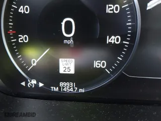2018 Volvo XC90 Inscription with VIN YV4A22PLXJ1359732, listed as a IAAI auction lot 41876162 with 89,931 mi miles. Bid and sale history available at carsss.com. Image 15.