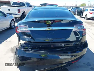 2018 Tesla Model S 75D with VIN 5YJSA1E22JF289195, listed as a IAAI auction lot 41825949 with 49,217 mi miles and . Bid and sale history available at DreamBid. Image 16.