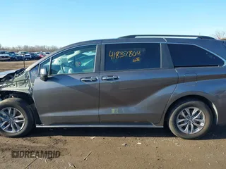 2024 Toyota Sienna XLE with VIN 5TDYRKEC3RS218404, listed as a IAAI auction lot 41837804 with 7,795 mi miles. Bid and sale history available at carsss.com. Image 15.