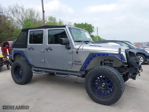 2015 Jeep Wrangler Unlimited Sport with VIN 1C4HJWDG6FL759236, listed as a IAAI auction lot 41932967 with 105,297 mi miles. Bid and sale history available at carsss.com. Image 13.