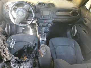 2017 Jeep Renegade Latitude с VIN ZACCJBBB0HPG41742, выставлен на аукционе Copart как лот 52352005 с пробегом Не указан миль и Списание • Salvage title. История ставок и продаж доступна на DreamBid. Изображение 8.
