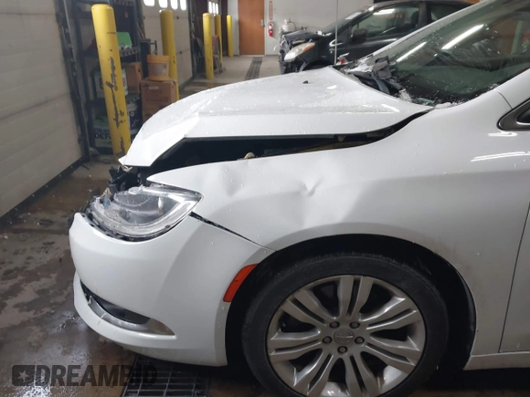 2015 Chrysler 200 Limited with VIN 1C3CCCAG5FN736711, listed as a IAAI auction lot 41417788 with 65,214 mi miles. Bid and sale history available at carsss.com. Image 6.