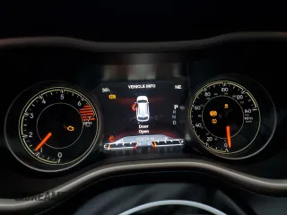 2017 Jeep Cherokee Limited z VIN 1C4PJMDB7HW512135, wystawiony jako Copart lot #44353895 z przebiegiem 153 674 mil mil oraz Szkoda całkowita • Salvage title. Historia ofert i sprzedaży dostępna na DreamBid. Obrazek 9.