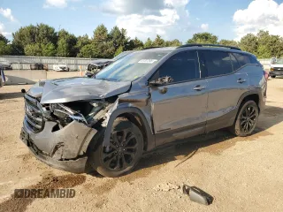 2021 GMC Terrain SLE z VIN 3GKALMEV2ML321560, wystawiony jako Copart lot #61207395 z przebiegiem 63 091 mil mil oraz Szkoda całkowita • Salvage title. Historia ofert i sprzedaży dostępna na DreamBid. Obrazek 1.