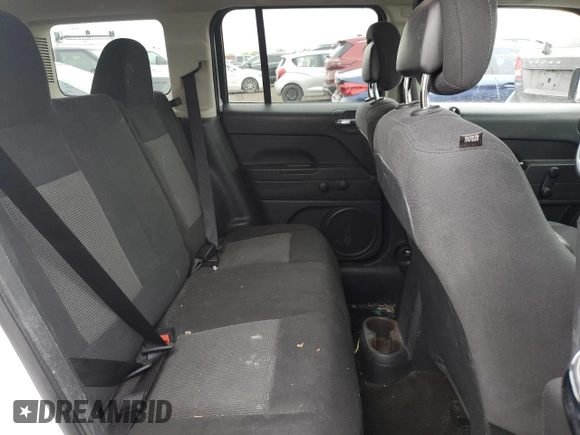 2014 Jeep Patriot Sport z VIN 1C4NJPBBXED915836, wystawiony jako Copart lot #55283925 z przebiegiem 75 951 mil mil oraz Szkoda całkowita • Salvage title. Historia ofert i sprzedaży dostępna na DreamBid. Obrazek 10.