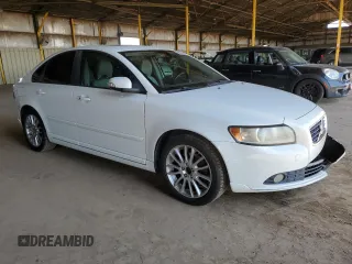 2010 Volvo S40 z VIN YV1382MS0A2488945, wystawiony jako Copart lot #60099445 z przebiegiem 191 381 mil mil oraz Szkoda całkowita • Salvage title. Historia ofert i sprzedaży dostępna na DreamBid. Obrazek 4.